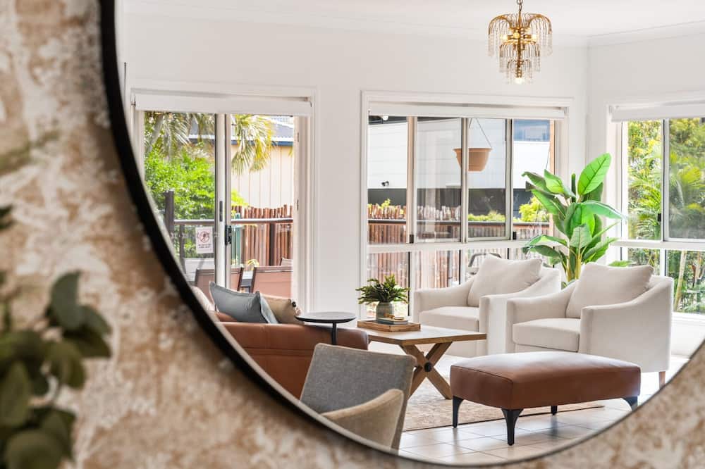 Peaceful Family Home: 4-bed, Pool, Alfresco Dining - Strathpine