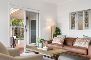 Apartment | Living room - Peaceful Family Home: 4-bed, Pool, Alfresco Dining (Brisbane)