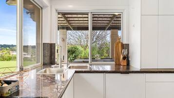 Apartment | Private kitchen | Cookware/dishes/utensils