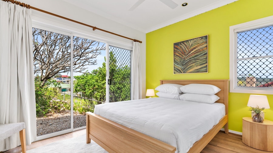 Peaceful Family Home: 4-bed, Pool, Alfresco Dining