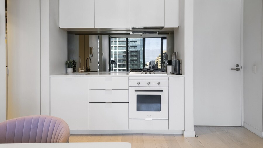 Bright South Yarra 1 Bed Flat Near Cafes & Shops