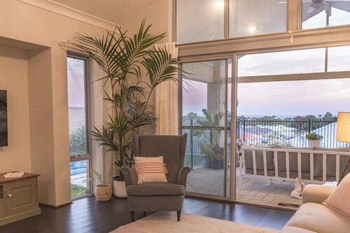 Relaxed Family Beach House – Near Avalon & Falcon Bay, Wannanup