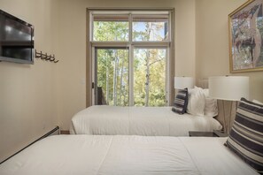 3 soverom, strykejern/-brett, wi-fi og sengetøy