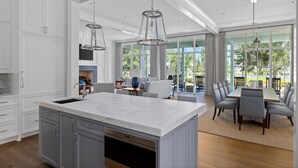 Interior - 5 BD Lakefront Haven in Moreland Village (Bluffton)