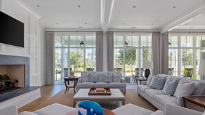 Living area - 5 BD Lakefront Haven in Moreland Village (Bluffton)