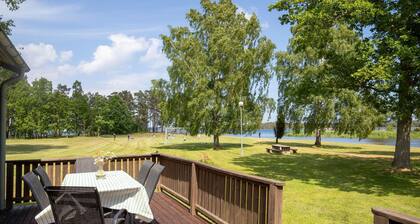 Nice home in Byxelkrok with WiFi