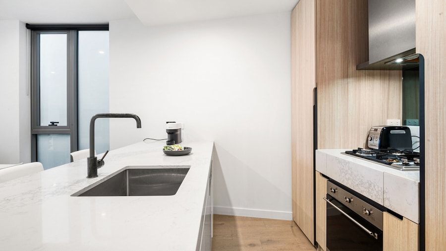 Bright 2-bed Flat With Cityside Charm