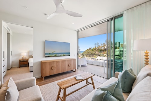 Beachfront 1-bed Flat With Pool & Gym Access