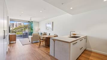 Apartment | Private kitchen | Cookware/dishes/utensils