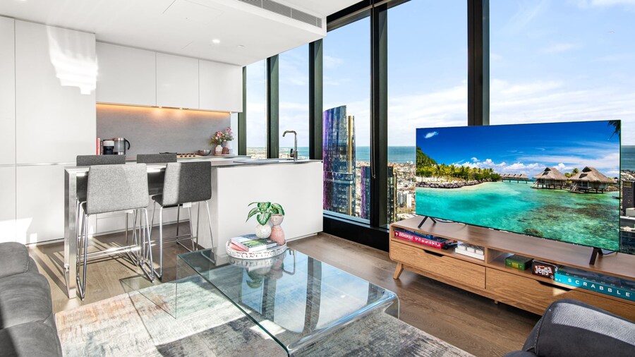 Stylish City Apartment With Expanding City Views