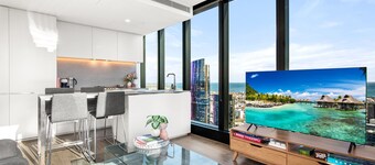 Stylish City Apartment With Expanding City Views