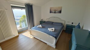 2 bedrooms, iron/ironing board, WiFi, bed sheets - Apartment on the Sentiero Valtellina bike path, just minutes from Lake Como (Morbegno)
