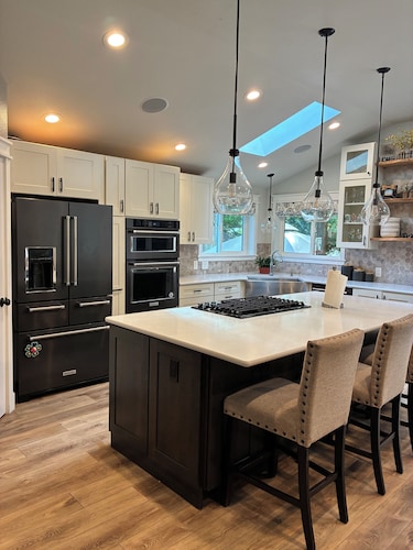 Lovely 4-bedroom 2 and  1/2 bathroom house in Bonney Lake with so many extras!