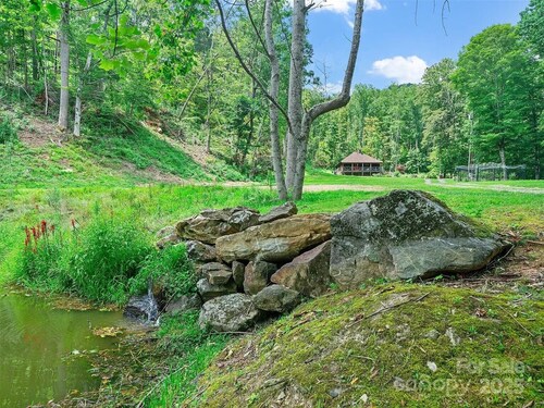 Charming Cabin in Bakersville