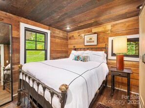 2 quartos, ferros/tábuas de passar roupa, Wi-Fi, roupa de cama