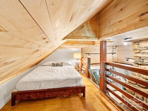 2 bedrooms, iron/ironing board, WiFi, bed sheets - Charming Cabin in Bakersville (Bakersville)