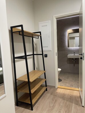 مساحة عمل للكمبيوتر المحمول وواي فاي مجانًا