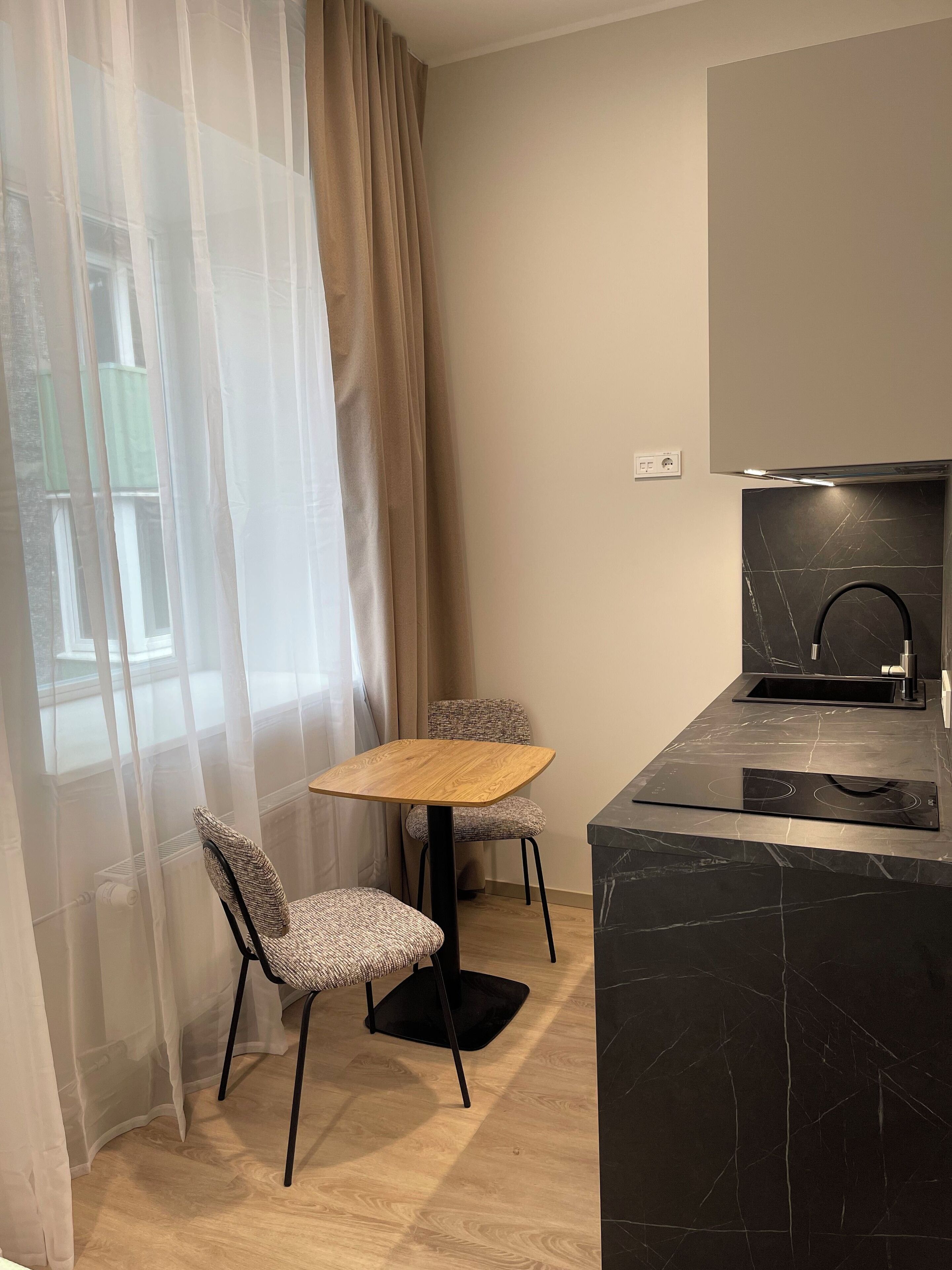 노트북 작업 공간, 유아용 침대, 무료 WiFi, 침대 시트