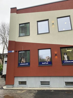 المنشأة من الخارج