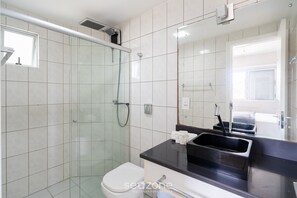 Basic Apartment | Bathroom