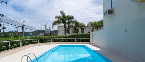 Basic Apartment | Pool