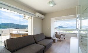 Basic Apartment | Living area