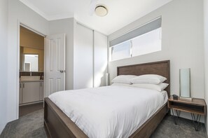 Appartement | 3 chambres, espace de travail pour ordinateur portable, draps fournis