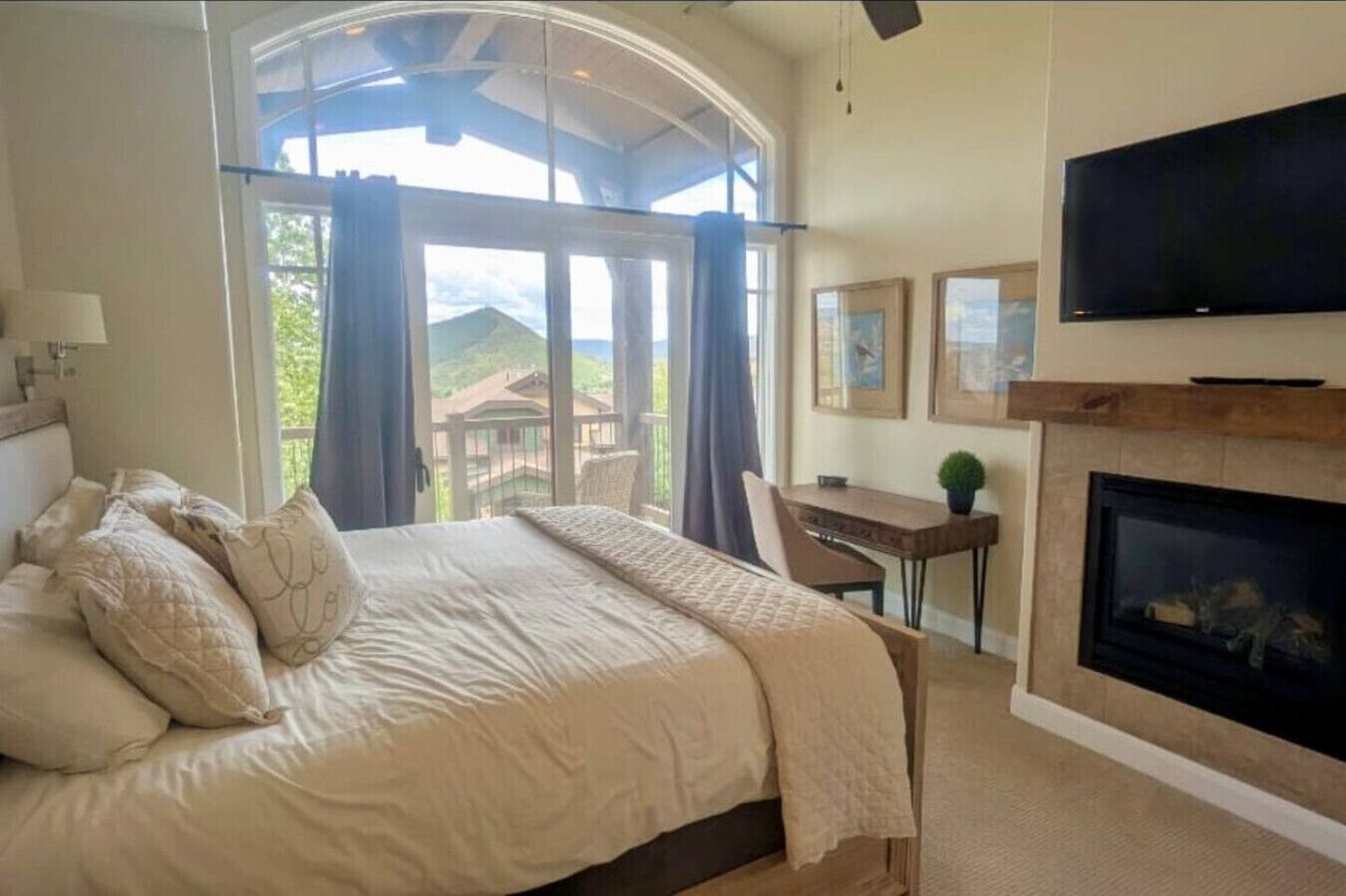 3 bedrooms, desk, travel cot, WiFi