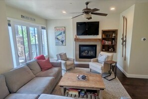 TV, fireplace