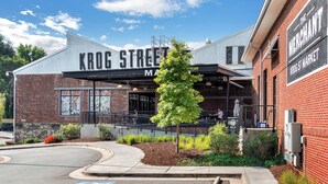 A building with a sign reading "Krog Street Market" and a Craft Bar. - High-Rise with Rooftop Pool | Gym | Balcony & Skyline Views (Atlanta)