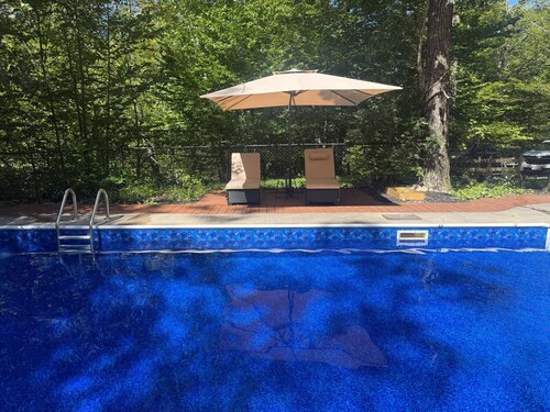 Blue Bird Chalet – 5BR Retreat w/ Sauna, Pool + Loft, Near Jiminy Peak