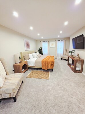 4 bedrooms, iron/ironing board, WiFi, bed sheets