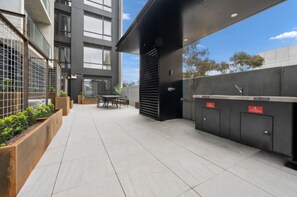 Apartment | Outdoor dining