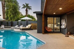 A heated pool - Modern Retreat with Pool, Hot Tub & Outdoor Kitchen (Scottsdale)
