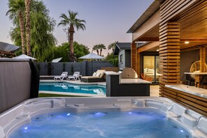 A backyard with a swimming pool, hot tub, and outdoor seating area. - Modern Retreat with Pool, Hot Tub & Outdoor Kitchen (Scottsdale)