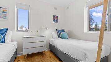 Apartment | 2 bedrooms, iron/ironing board, bed sheets