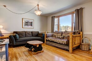 Una televisión, libros