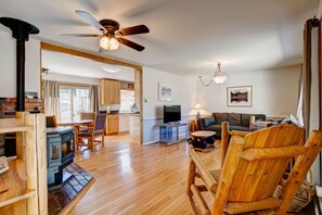 Una televisión, libros