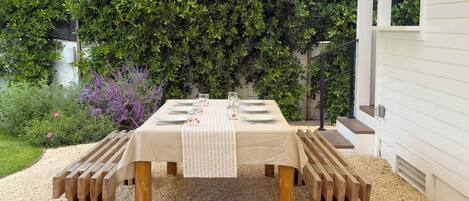 屋外ダイニングエリア