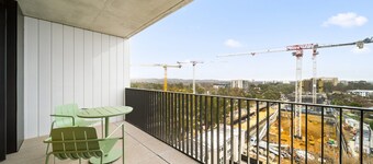 Sleek Inner-city 2-bed With Swimming Pool & BBQ