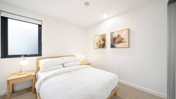 2 bedrooms, iron/ironing board, bed sheets