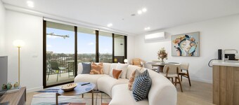 Sleek Inner-city 2-bed With Swimming Pool & BBQ