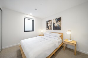 Apartment | 2 bedrooms, iron/ironing board, bed sheets - Sleek Inner-city 2-bed With Swimming Pool & BBQ (Canberra)