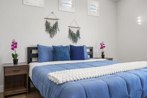 4 bedrooms, iron/ironing board, Internet, bed sheets