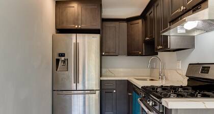 Cozy 1 Bedroom Tarantino Unit