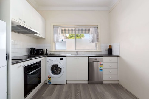 2-bed Apartment Near Manly Beach