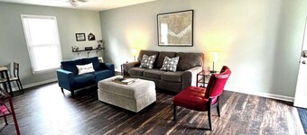 Private Cottage One Block From The Trent River!