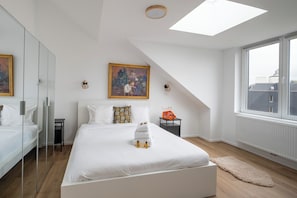 Comfort Apartment, City View | Iron/ironing board, free WiFi - Brussels Louise Design residence (Brussels)