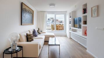 Comfort Apartment, City View | Living area