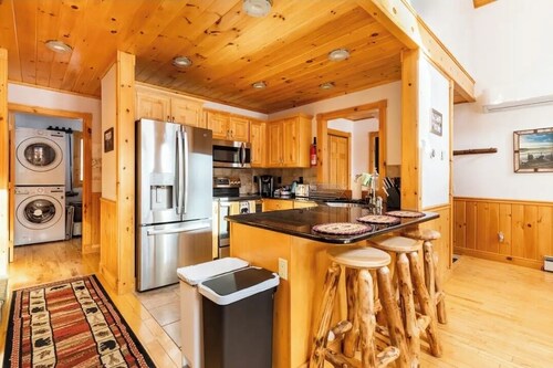 Edin's Chalet - Whiteface Mountain 4-bedroom-2 Baths - 7 beds